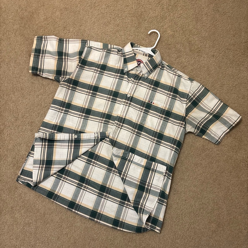 LARGE LARRO BUTTON UP